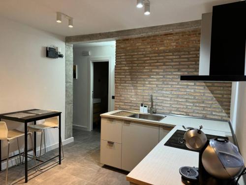 Canillas House | Cozy private room with shower #1