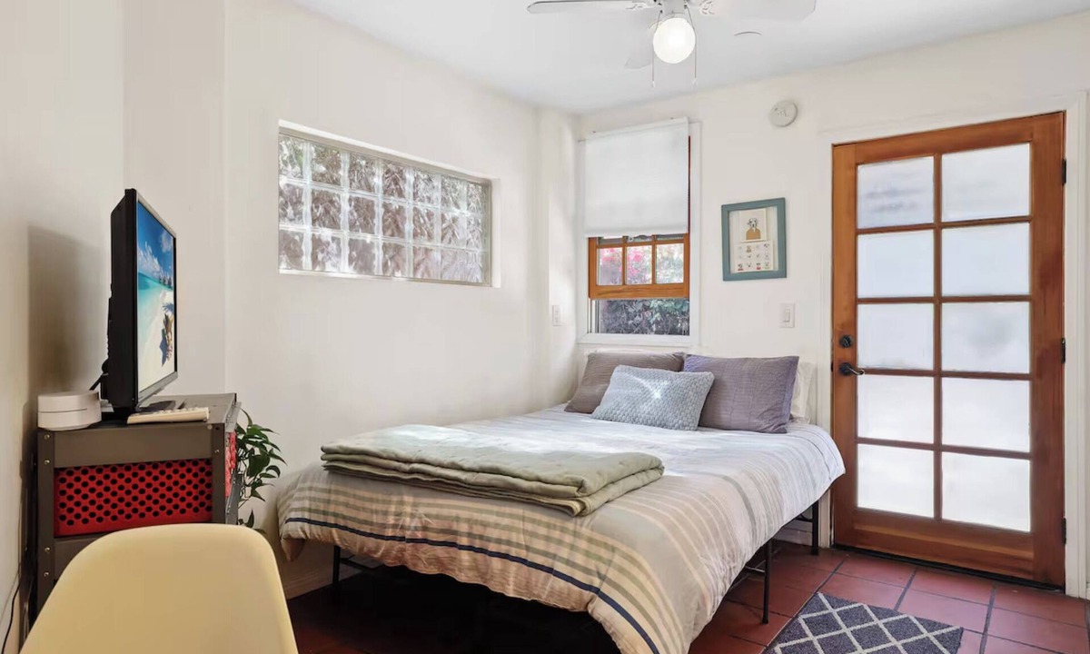Lucerne - Higuera House | Cozy & Private Studio in Culver City w/Parking