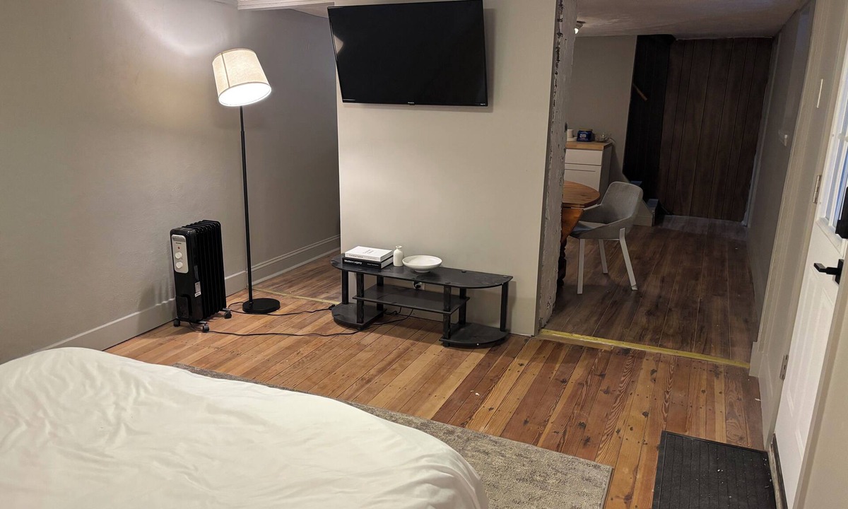 West Mifflin House | Cozy Private Studio w/Kitchenette