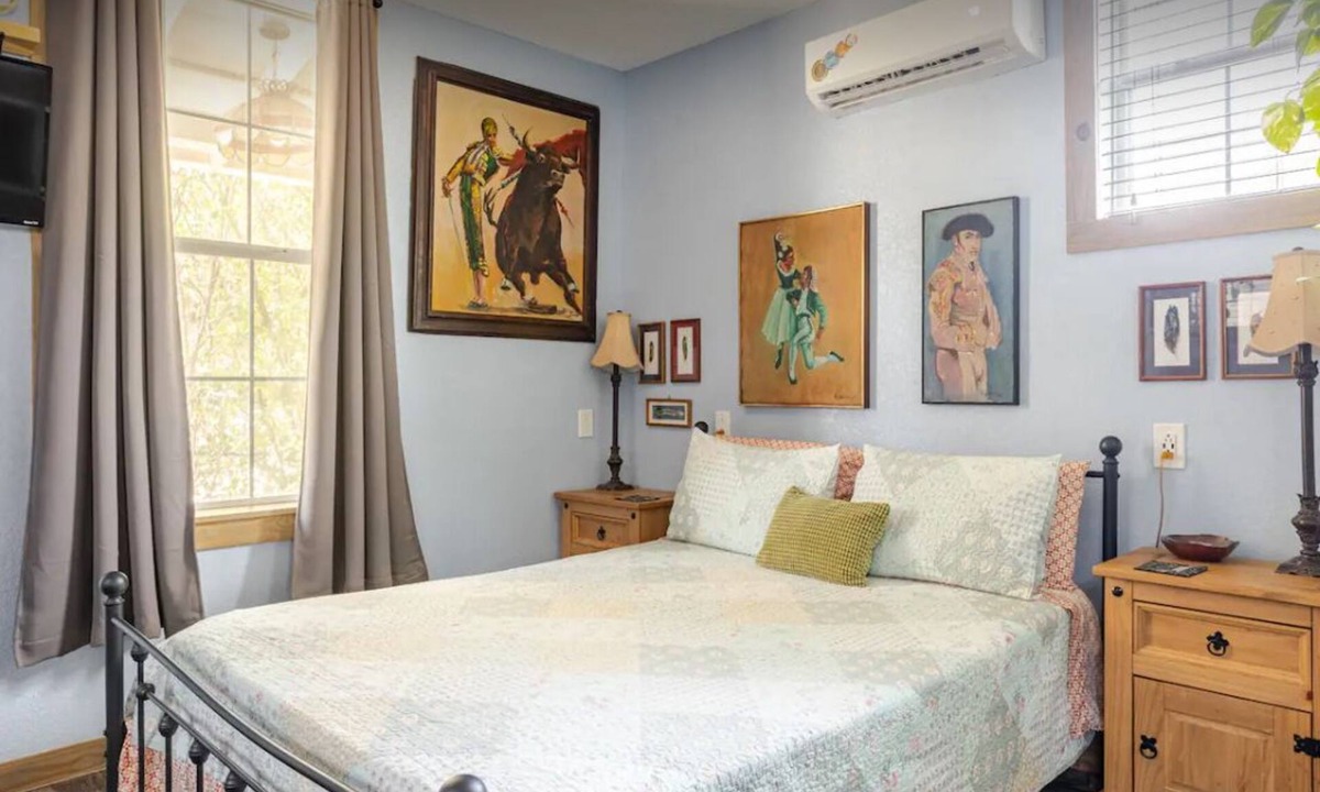 Downtown San Antonio House | Cozy & Private Studio Guesthouse near downtown