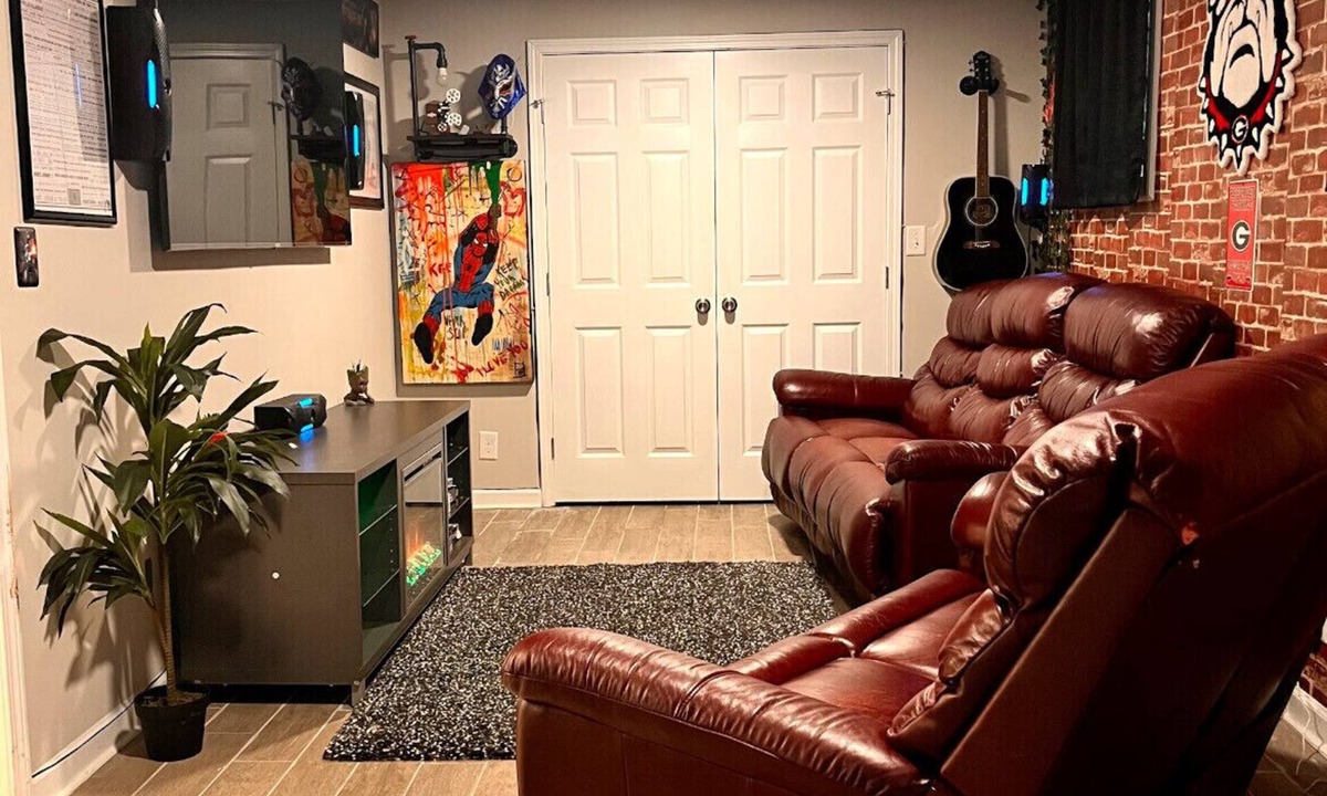 Collier Heights Apartment | Cozy Private Studio w/Big Screen, Gym — Near Downtown