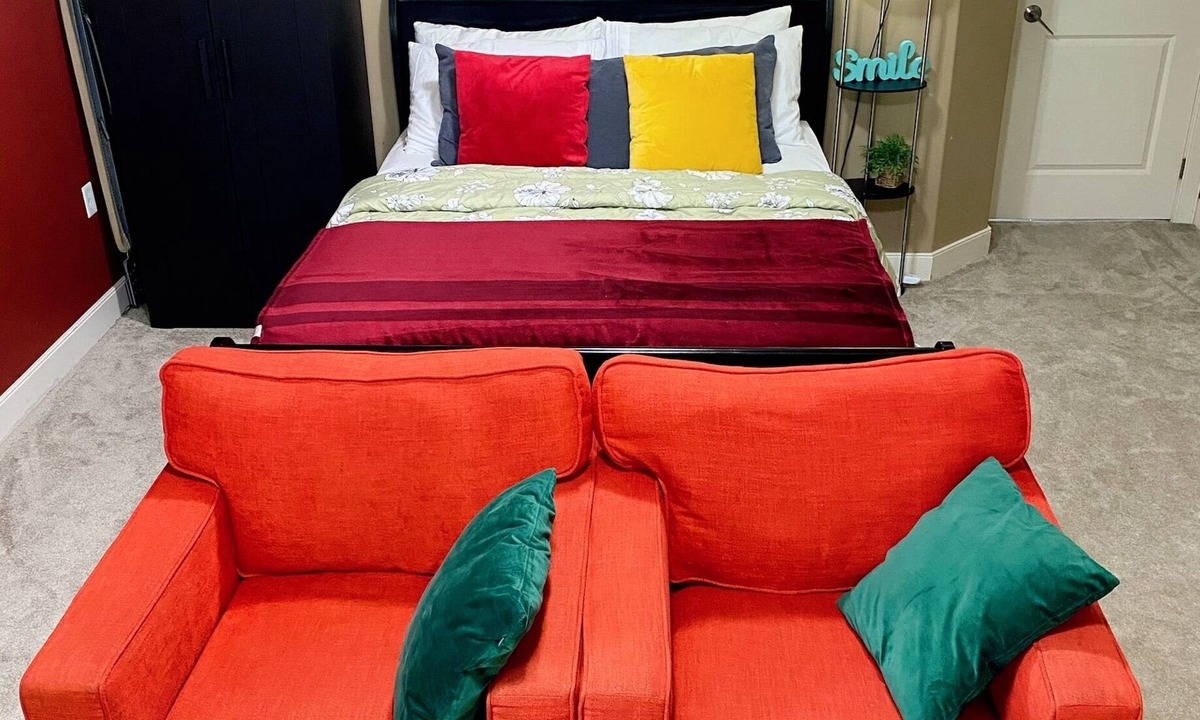 Halifax House | Cozy, Private Suite in Bedford — Bed, Laundry,kitchenette and Self Check in