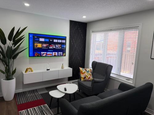 Brampton Apartment | Cozy Private Two-Level Suite In Brampton With Separate Entrance And Living Area on Main Floor