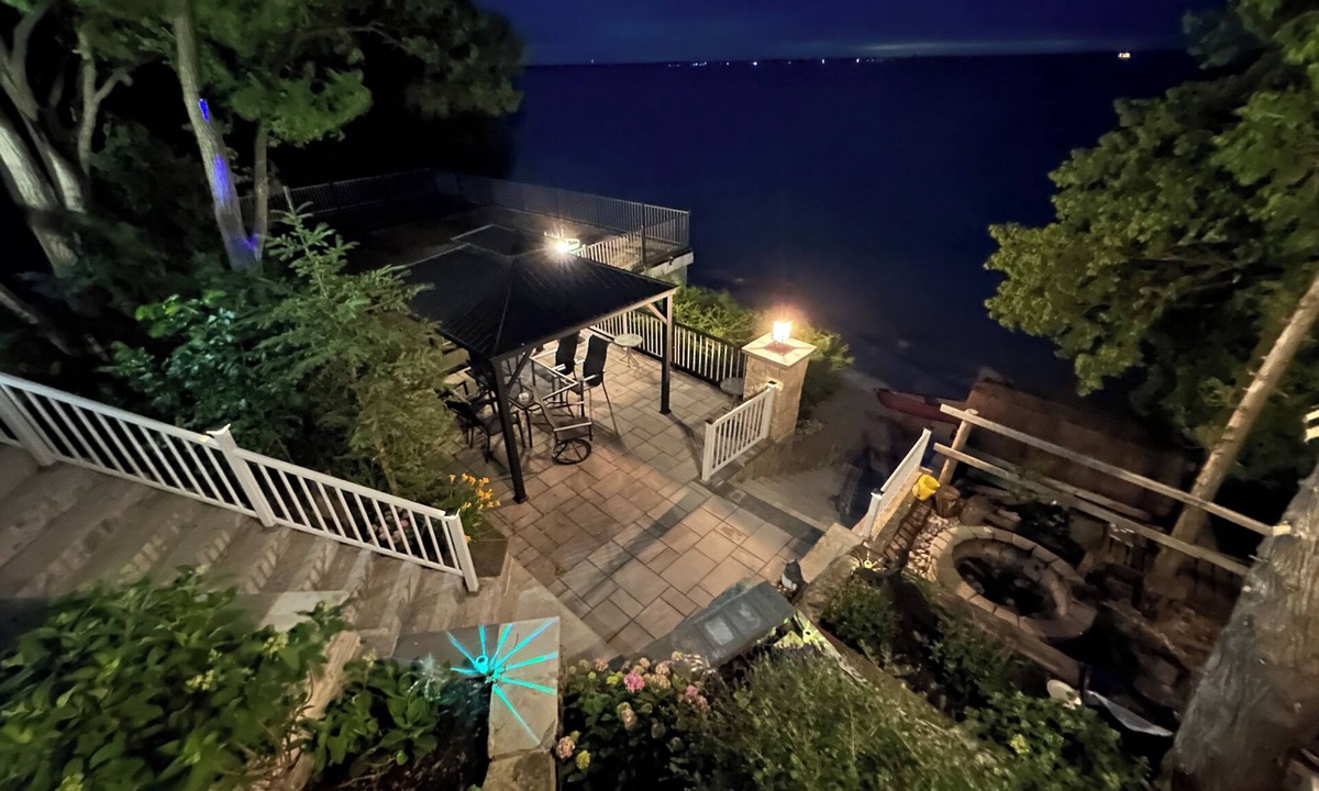 Brock Cottage | Cozy Private Waterfront Cottage at Lake Simcoe