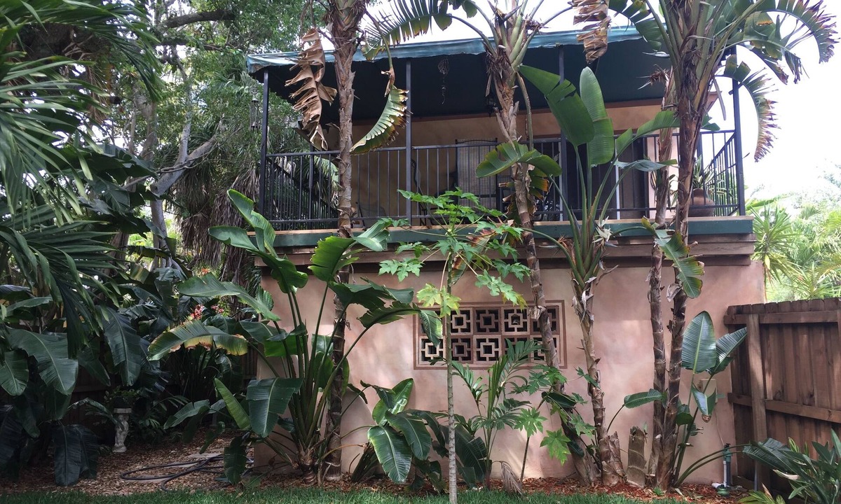 Riverside Park Apartment | Cozy & private with private yard