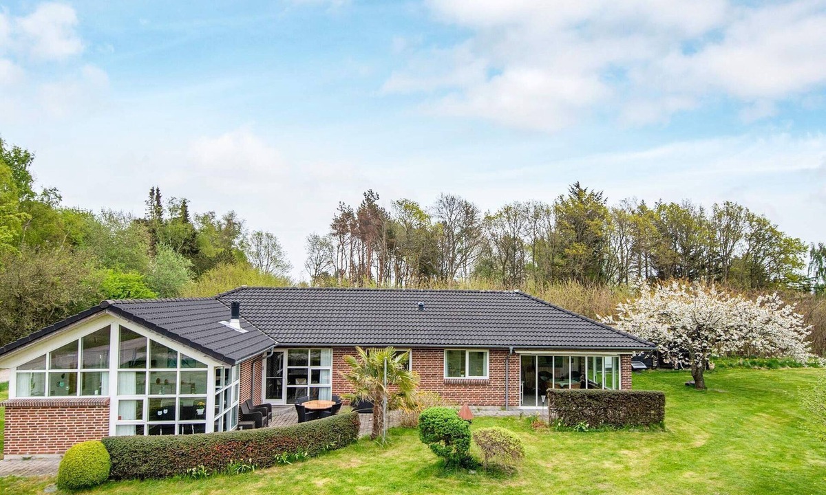 Grenaa House | Cozy Property by Beach