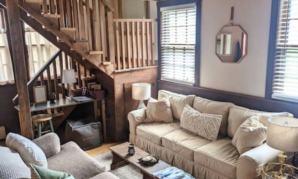 West Hartford Cabin | Cozy Quechee Corner Cabin