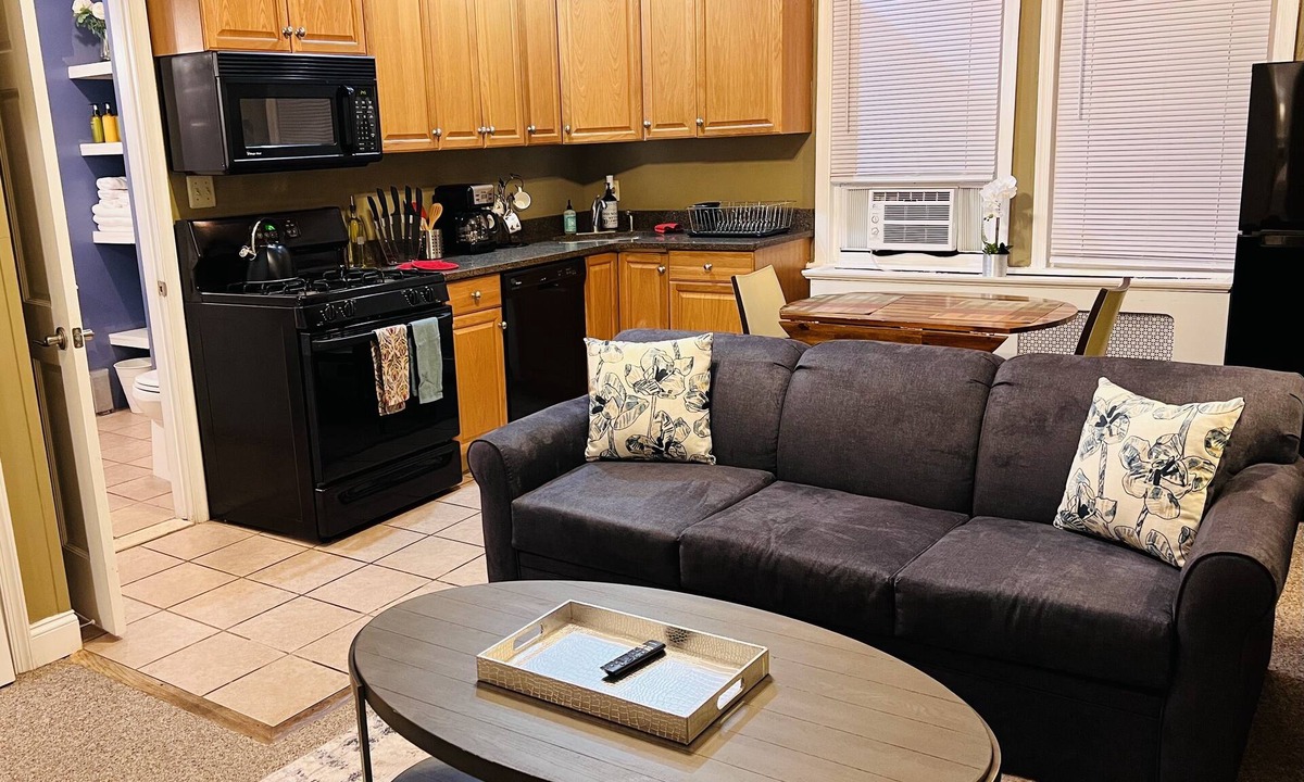 Havertown Apartment | Cozy Quiet Apt in Suburbs - Very Walkable Area