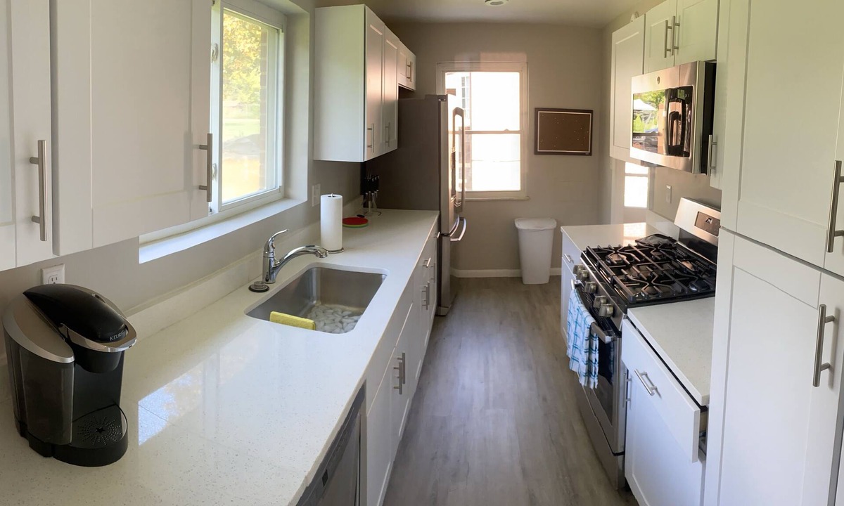 Bedford House | Cozy Quiet Ranch with Sprawling Yard