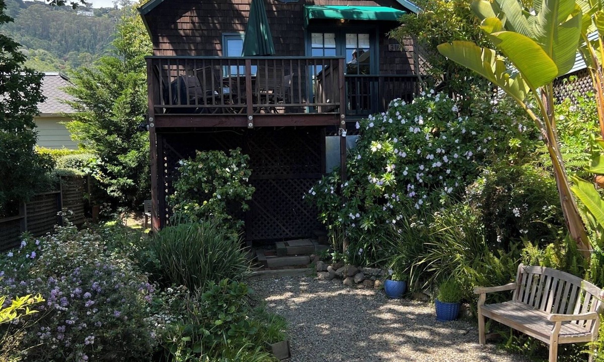 Sausalito Cottage | Cozy quiet & relaxing hide-a-way in the heart of Sausalito's ‘Hurricane Gulch.’