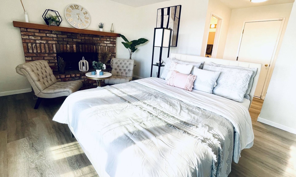 Fairview Apartment | Cozy &Quiet/Safe Pvt Studio/Projector/free parking