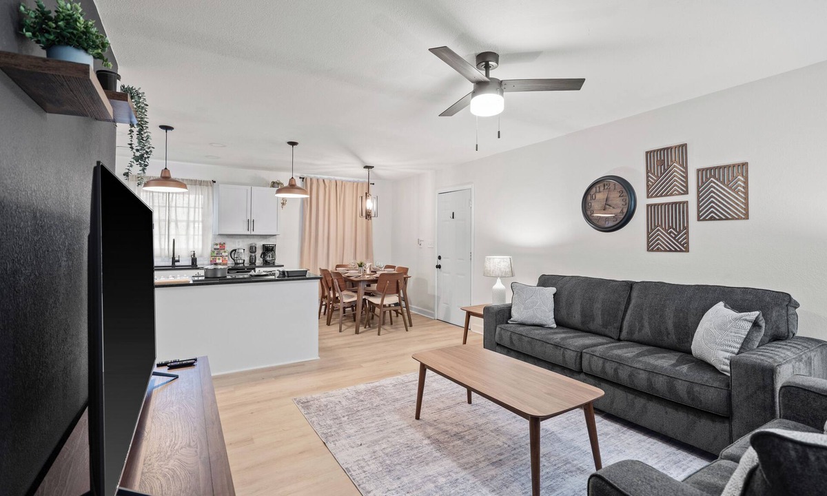 Spring Hill House | Cozy Ranch Home with Relaxed Small-Town Feel