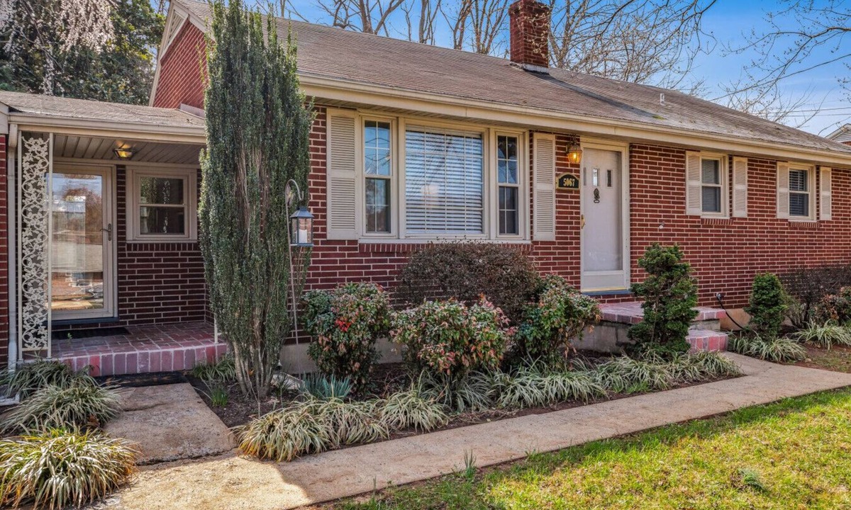 Collinsville House | Cozy Ranch Retreat w Patio & Bonus Space!