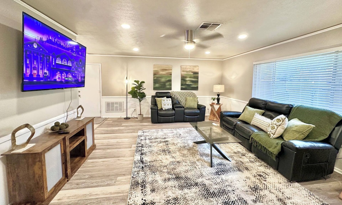 Tulsa House | Cozy Recliner Retreat, Downtown home, Quiet area