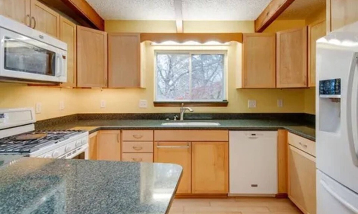 Lupton City House | Cozy Relaxing Room Central to Chattanooga