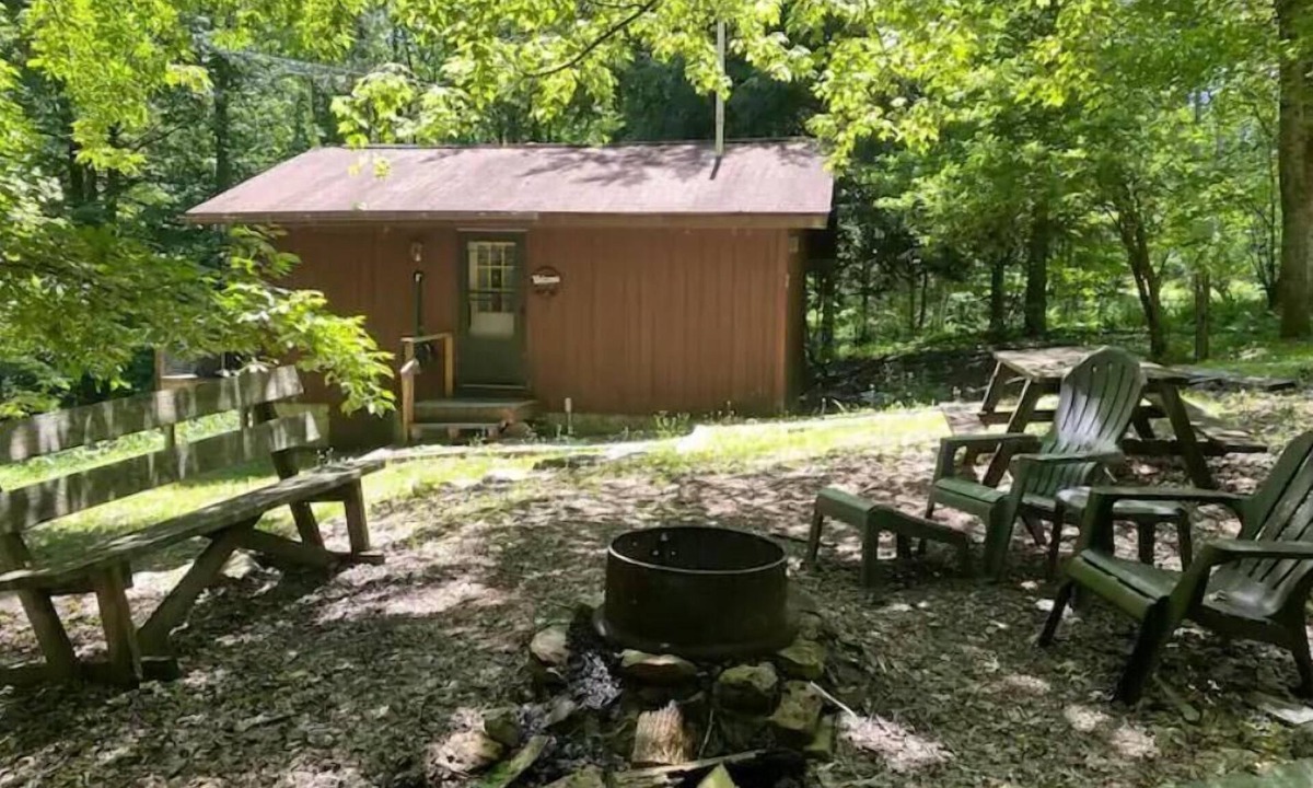 Russell Cabin | Cozy relaxing studio cabin # 7 , at Deep Woods Cabins