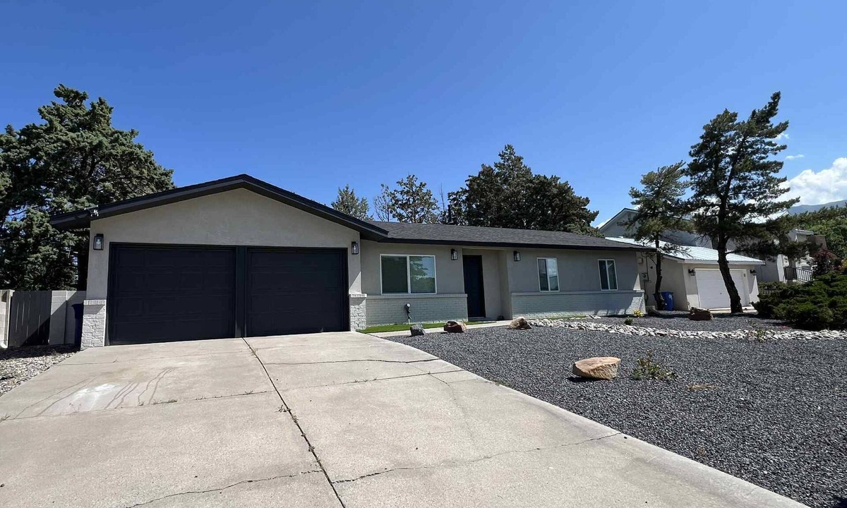 Northeast Heights House | Cozy, Remodeled Home by Tramway, Park-Side, Huge Yard, Near I-40
