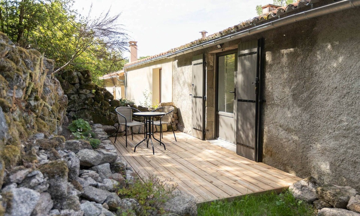 Mortagne-sur-Sevre Cottage | Cozy renovated studio with private terrace, for 2 people, near the Sèvre River