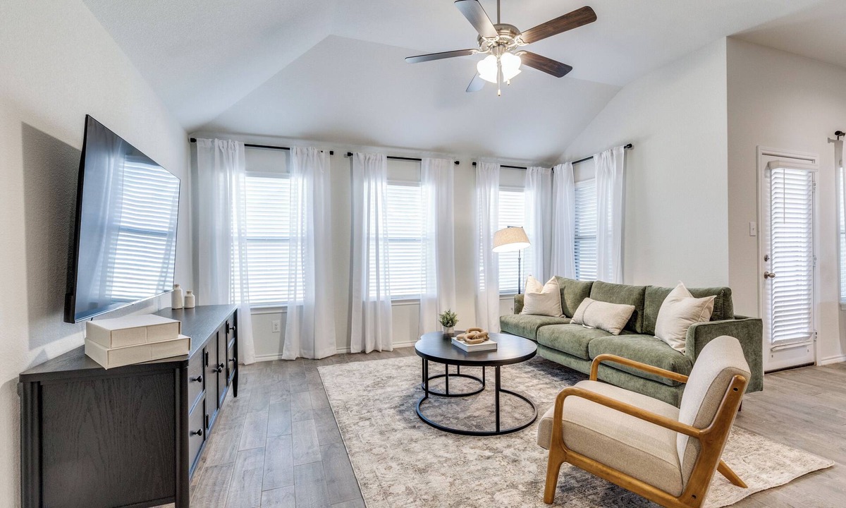 Justin House | Cozy Retreat at 207 High Point Way in Justin, TX
