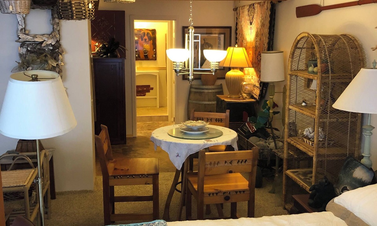 Toledo Apartment | Cozy retreat brushed by whimsy.