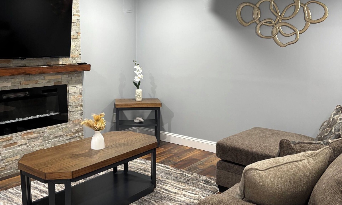 Albemarle House | Cozy Retreat Firepit Steps to Downtown