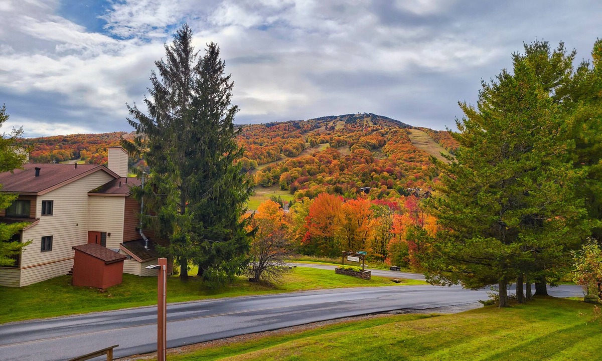 West Dover Hotel | Cozy retreat near slopes