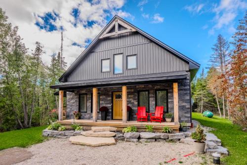 Stokes Bay House | Cozy Retreat w Hot Tub Bruce Peninsula