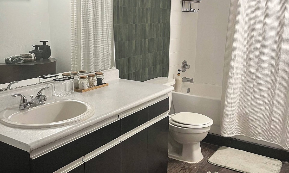 Cedar Crest House | Cozy Retro 1-bedroom loft located 10 mins from Downtown Dallas and Deep Ellum