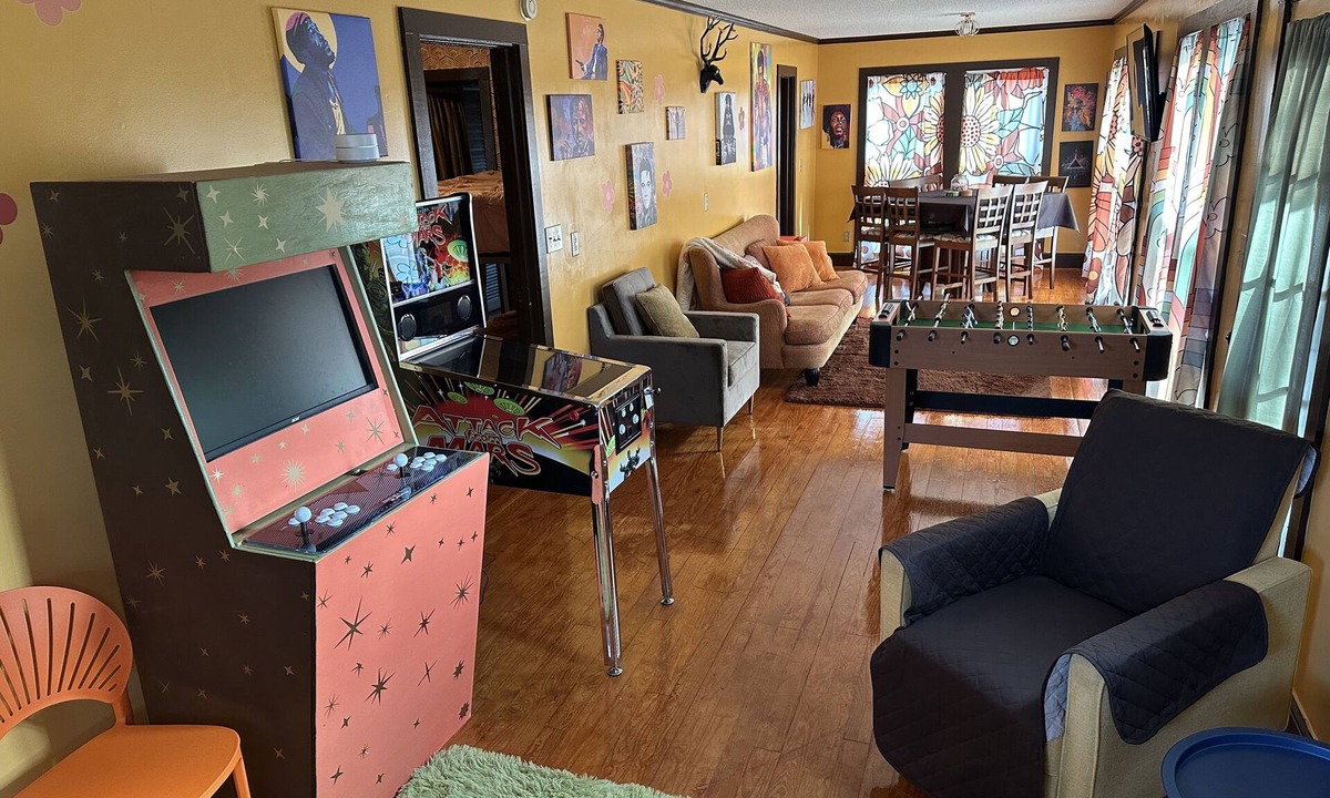 East Raleigh House | Cozy Retro Game Filled Ranch Near Downtown