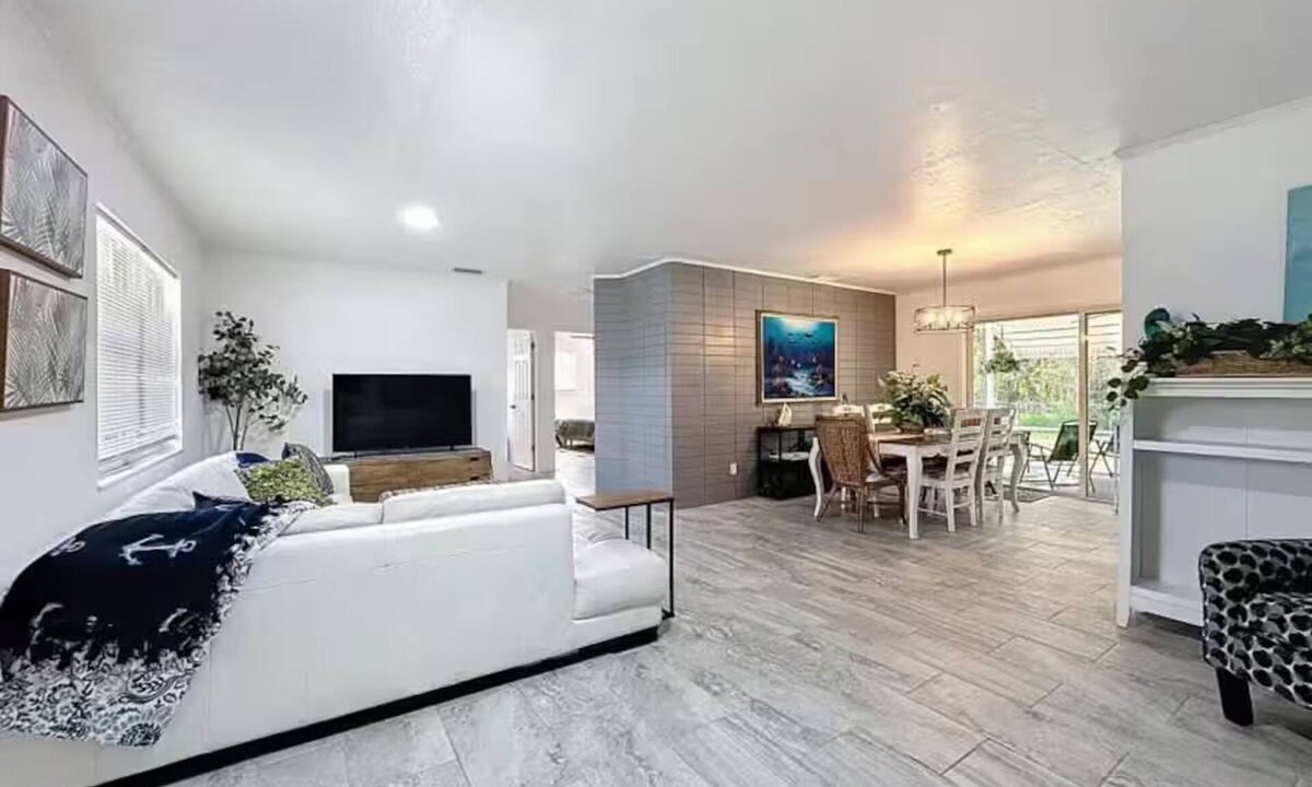 Crystal River House | Cozy River House w/Kayak, Grill and More!
