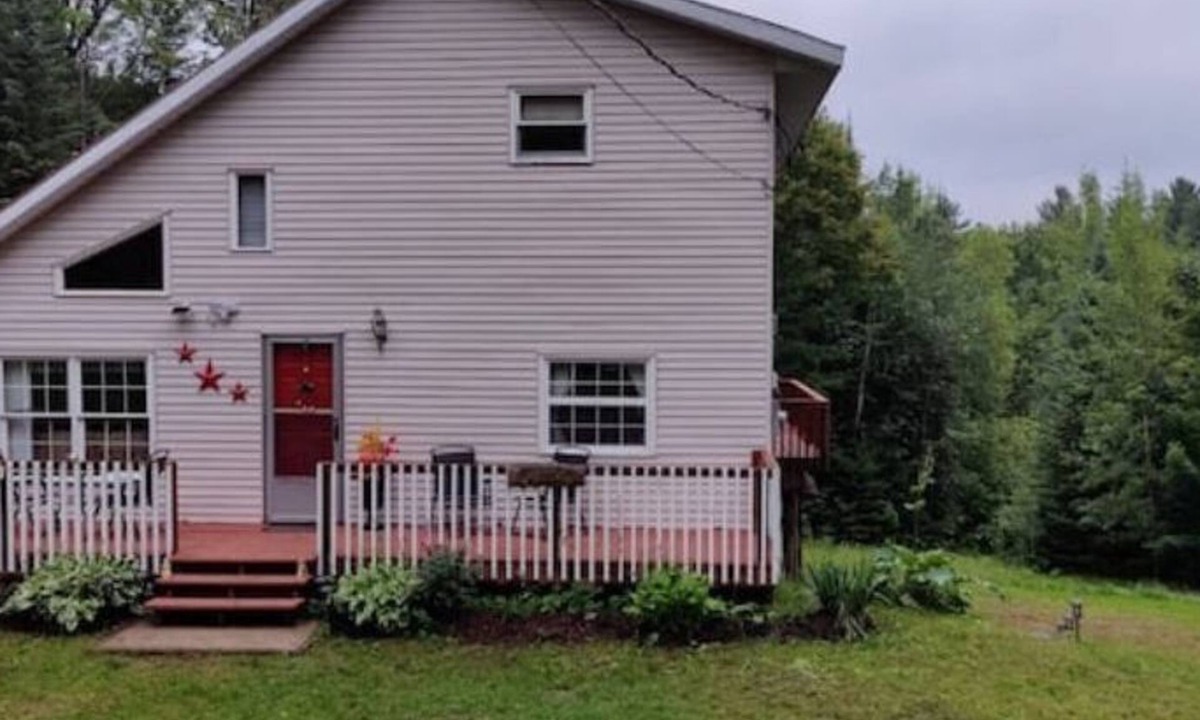 Hastings Highlands Cottage | Cozy River Retreat