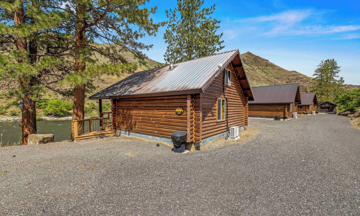 White Bird Cabin | Cozy Riverfront Cabin, Full Kitchen, Sandy Beach Area, Pet Friendly!