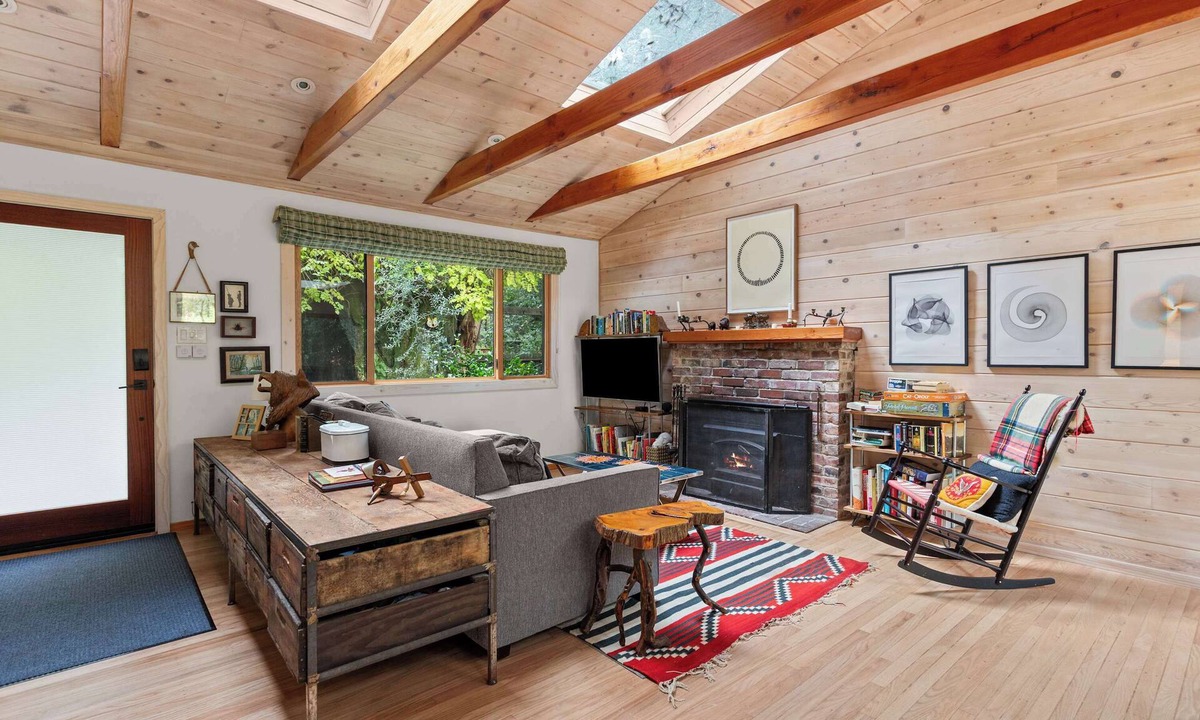 Villa Grande House | Cozy Riverfront Cabin w/Dock, Fire Pit & Dogs OK