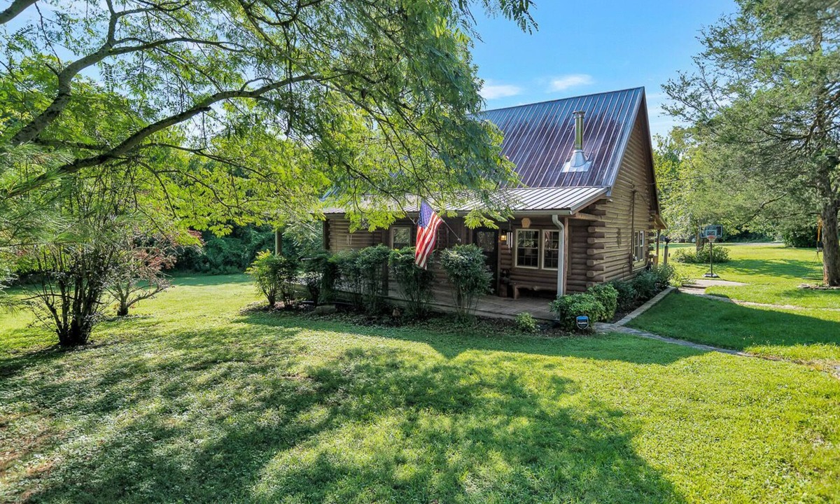 Fayetteville Cabin | Cozy, Riverfront ENTIRE Cabin