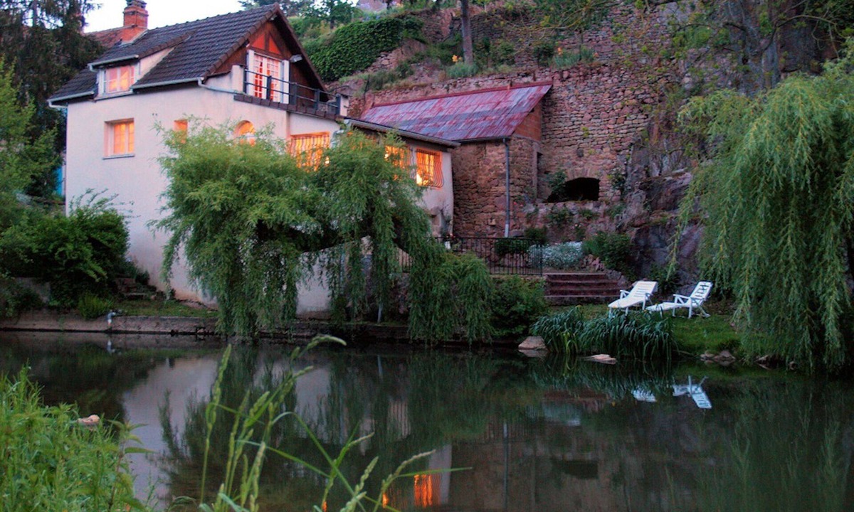 Semur-en-Auxois House | Cozy Riverfront House with Views in Charming Medieval Town - Discounts Available