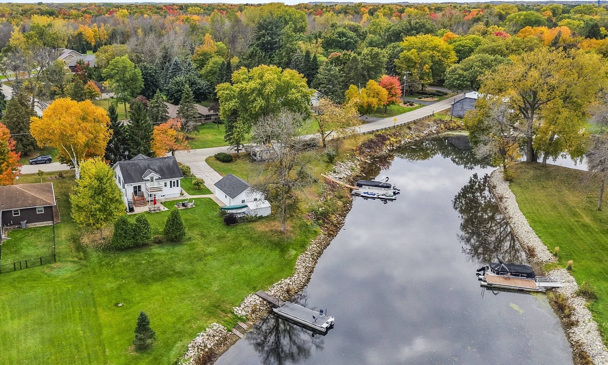 Suamico House | Cozy Riverfront Retreat