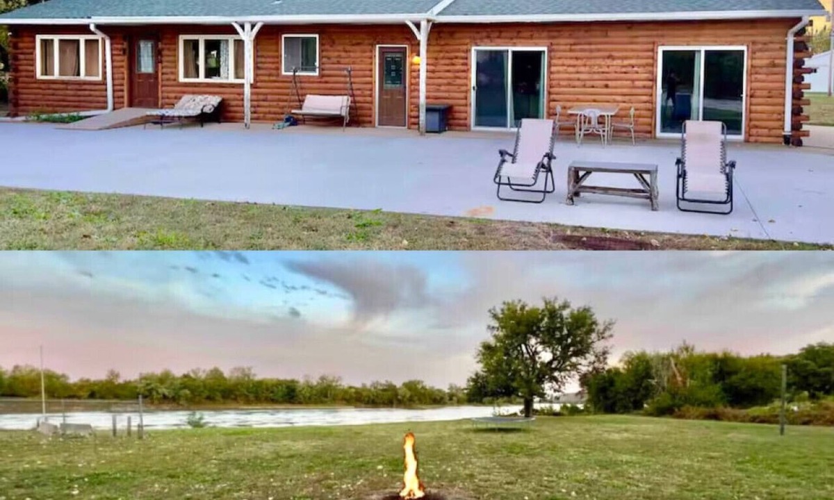 St. Joseph Cabin | Cozy Riverfront Studio Cabin w/Best View & Yard!