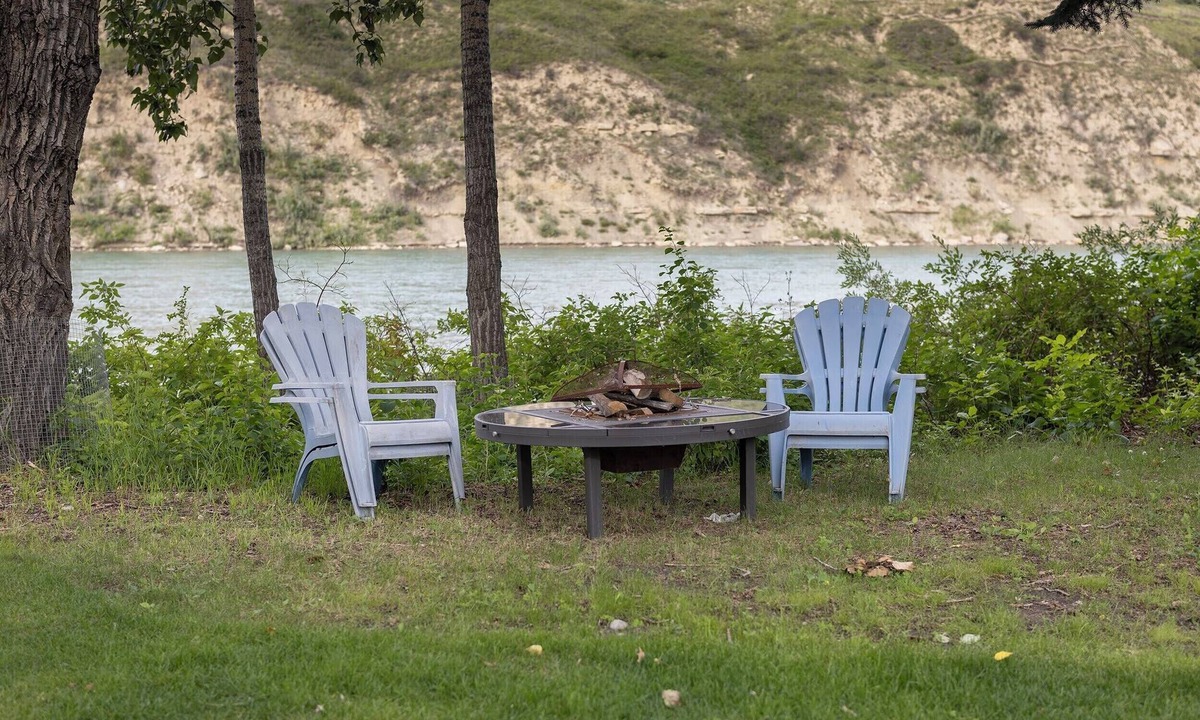 Northwest Calgary Apartment | Cozy Riverside Suite - Hot Tub