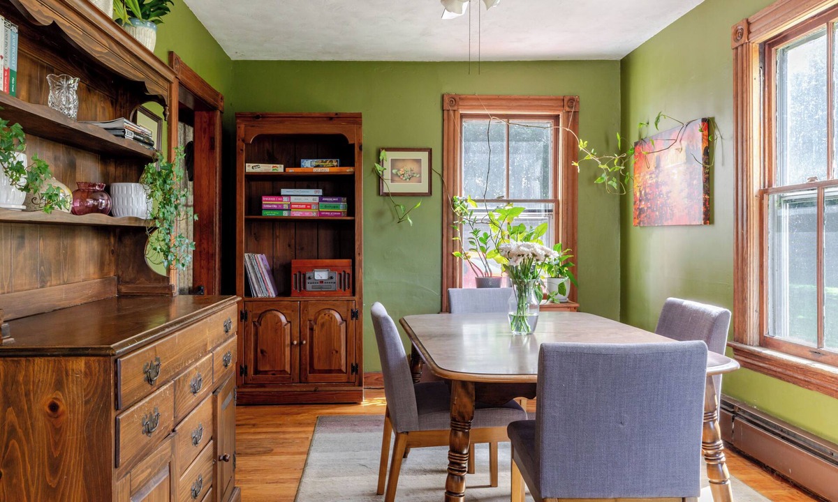 Glendale House | Cozy Riverside Berkshires Retreat