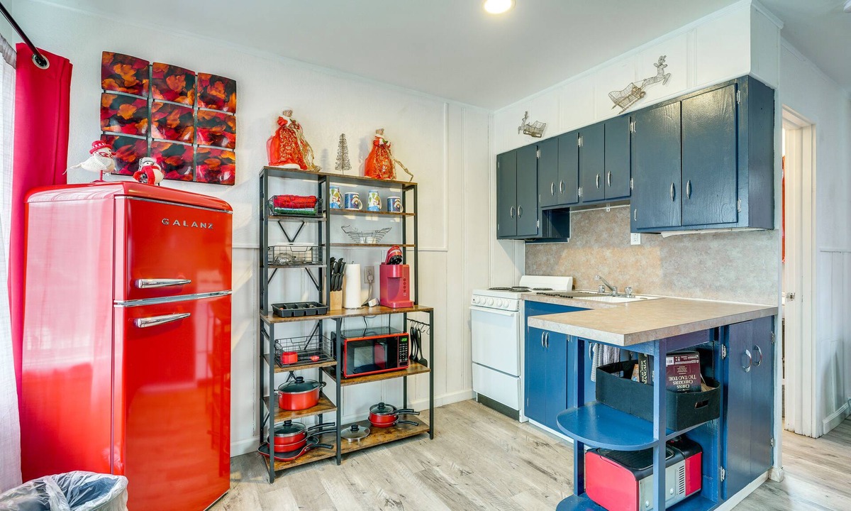 Rockaway Beach Apartment | Cozy Rockaway Beach Studio w/Lake View!