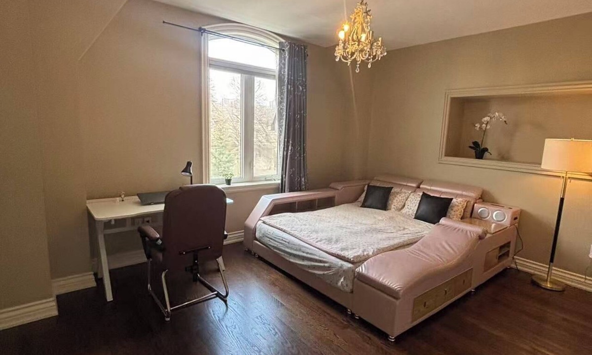 North York House | Cozy Room 202 | Private Bathroom | Free Parking | Easy Transit