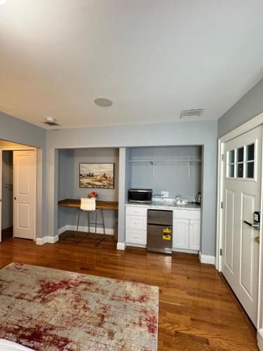 Uniondale Apartment | Cozy Room by Hofstra University