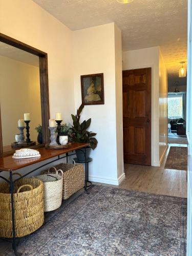Elliot Lake House | Cozy Room in Elliot Lake