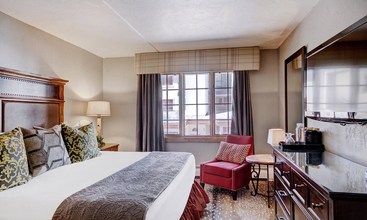 Vail Hotel | Cozy Room in Mountain Village | Full Service Pool