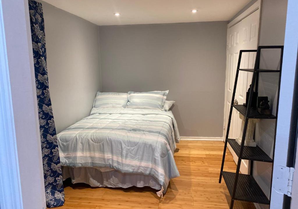 Orange Lake House | Cozy Room in Newburgh