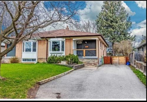 Pickering House | Cozy room near Pickering OPG