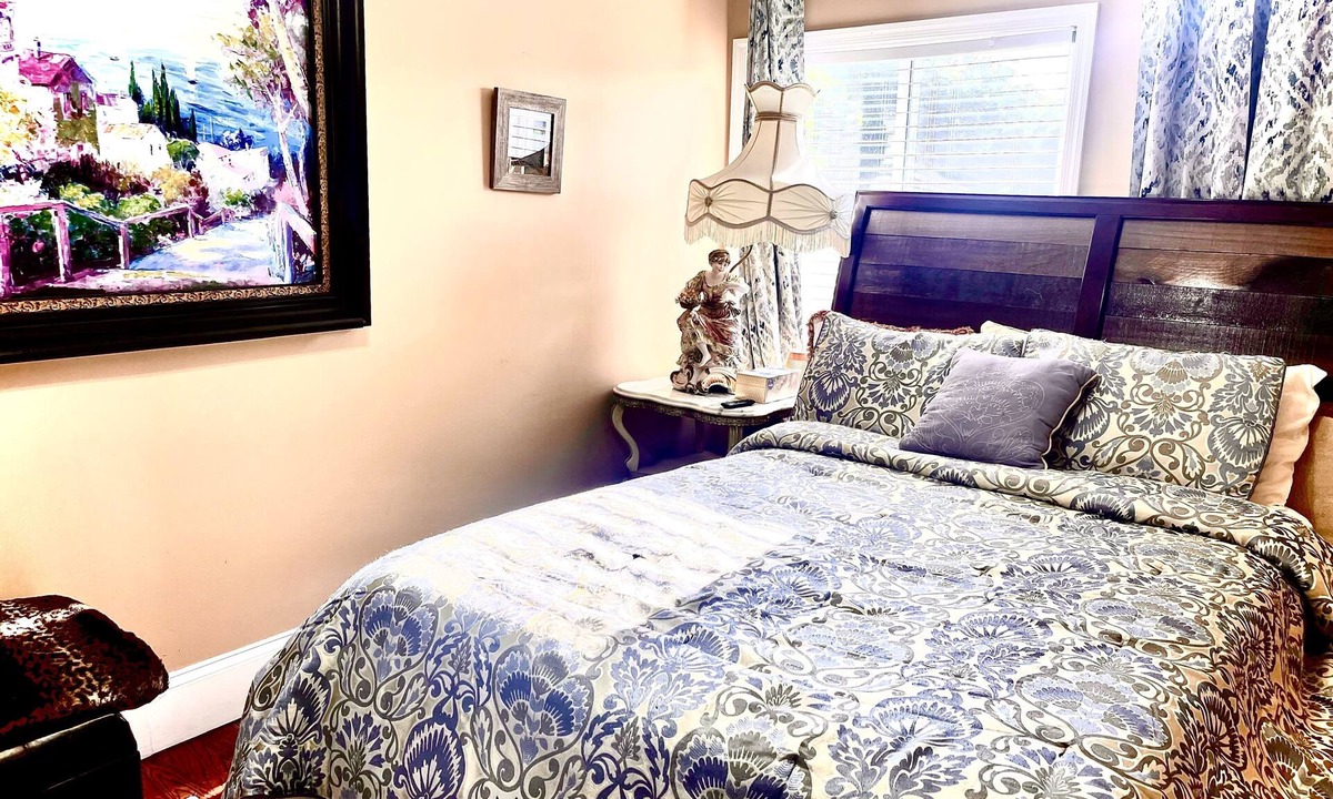 Shirley House | Cozy room🤣