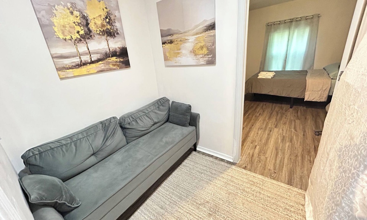 Cedar Hills House | Cozy Room With Private Bathroom in Jacksonville