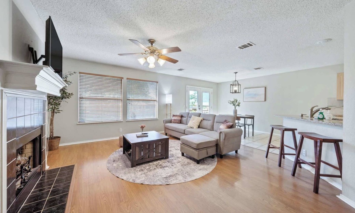 Cat Hollow House | Cozy Round Rock Retreat 3BR Home Near Austin