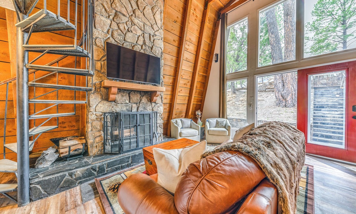 Ruidoso Cottage | Cozy Ruidoso Cabin Rental w/Private Hot Tub!